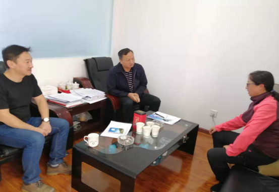 與祥云財富工業(yè)園區(qū)管委會主任趙武座談.png