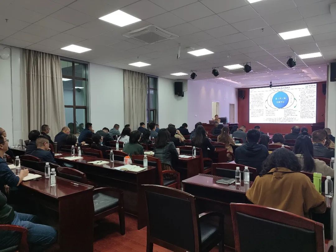 2022-11-2-公司開(kāi)展政府投資項(xiàng)目投融資相關(guān)政策解析與投融資模式的運(yùn)用專題培訓(xùn).jpg